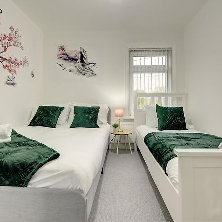 Stunning And Lovely 3 Bed House - Catch 22 Ковентри Экстерьер фото