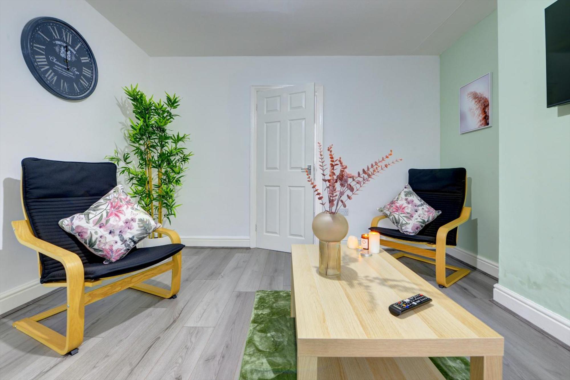 Stunning And Lovely 3 Bed House - Catch 22 Ковентри Экстерьер фото